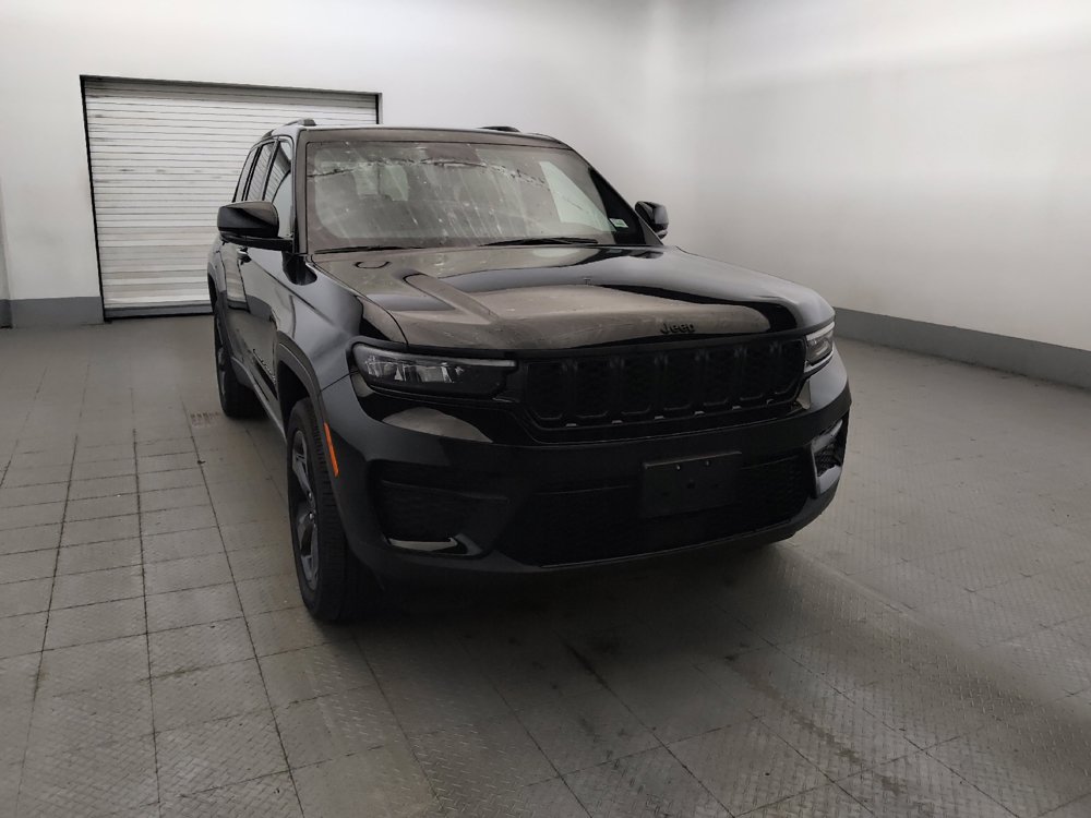 Used 2023 Jeep Grand Cherokee Altitude AWD/4WD image 14