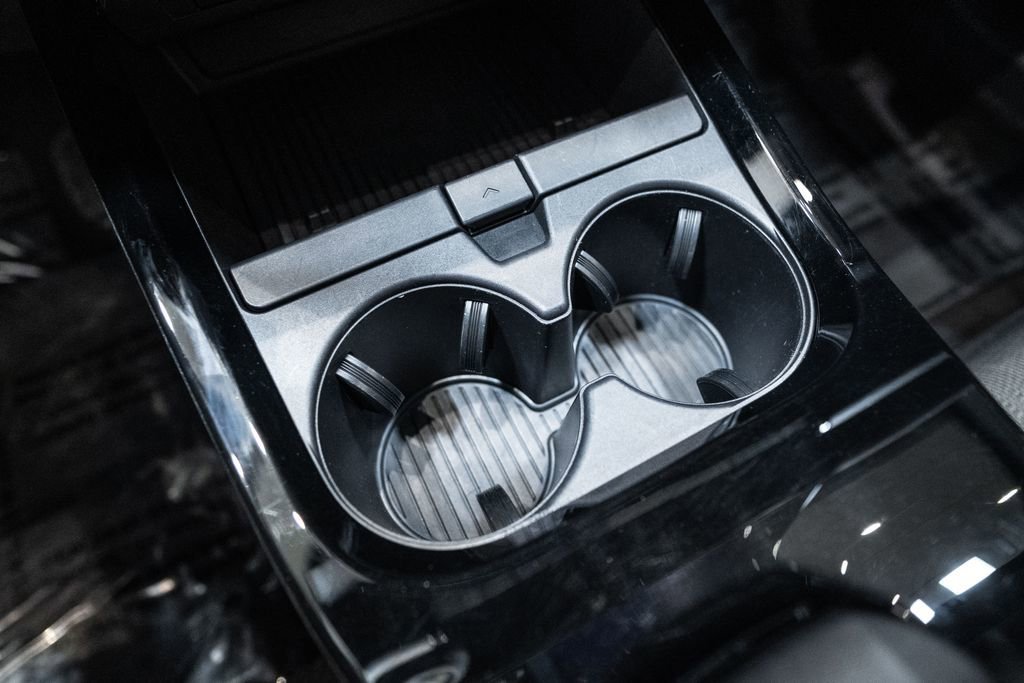 Used 2025 Toyota Prius LE image 24