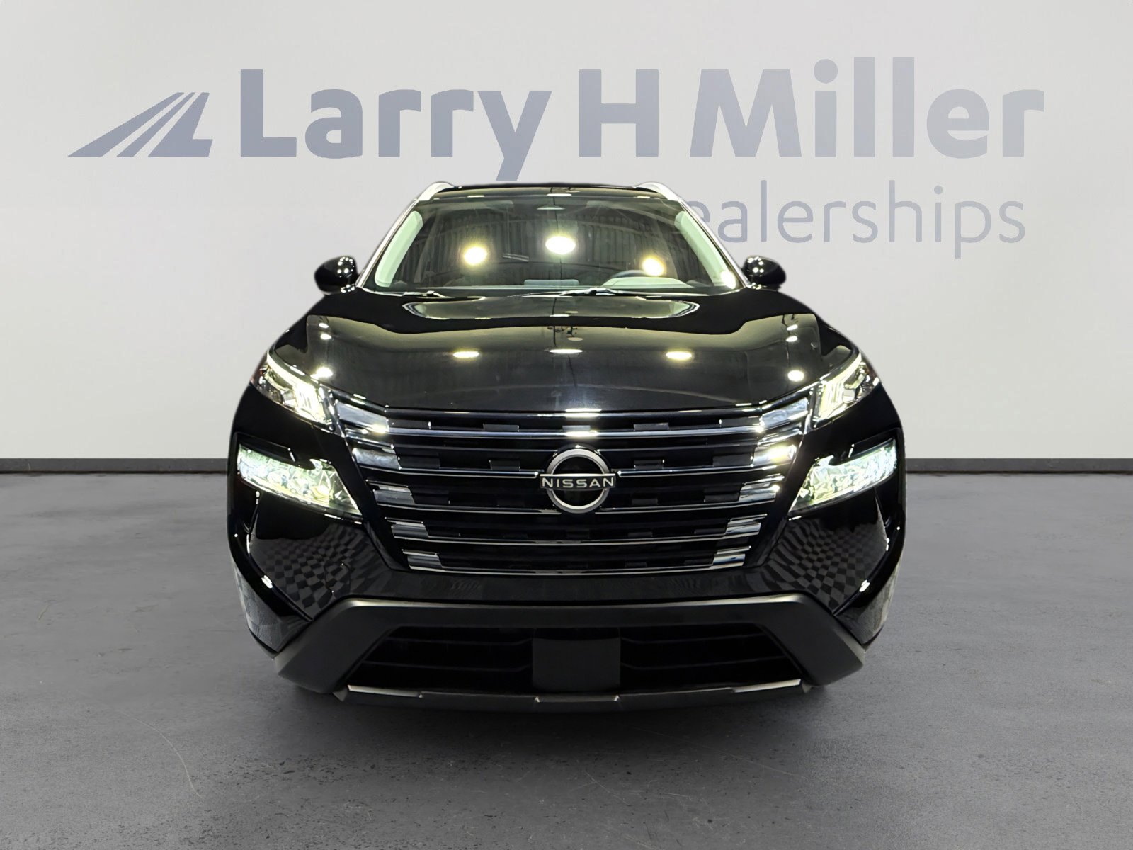 Used 2025 Nissan Rogue SV w/ SV Premium Package image 8