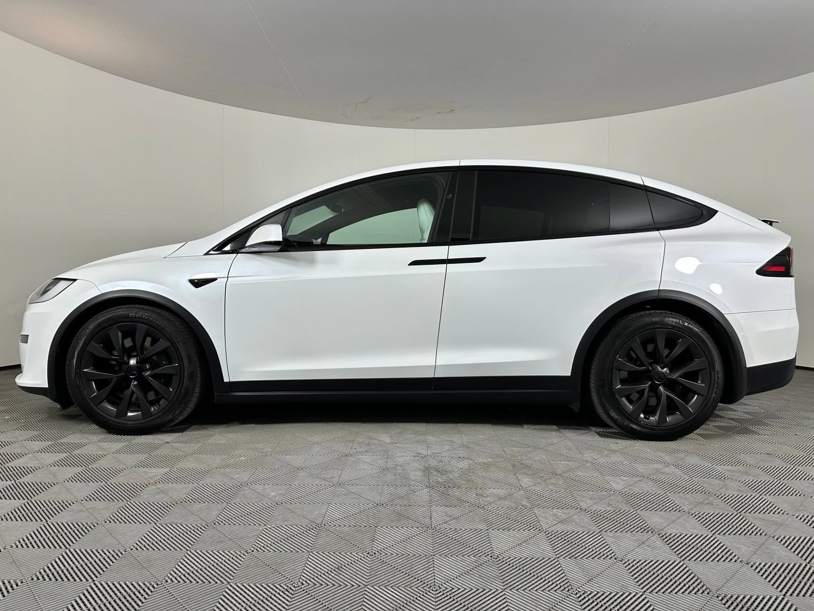 Used 2023 Tesla Model X AWD/4WD image 18