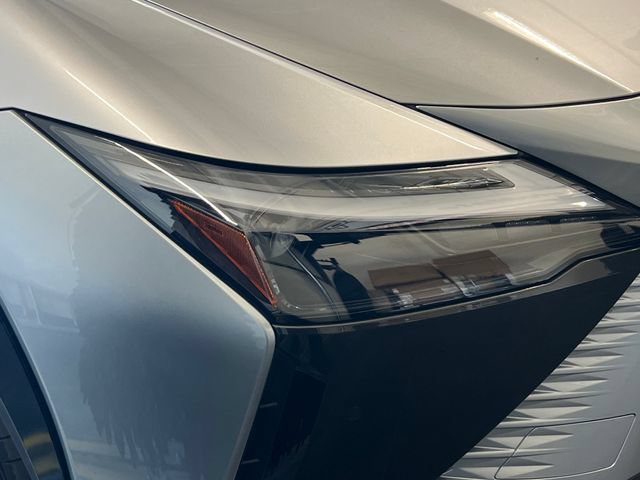 Used 2024 Lexus RZ 450e Premium AWD/4WD image 18