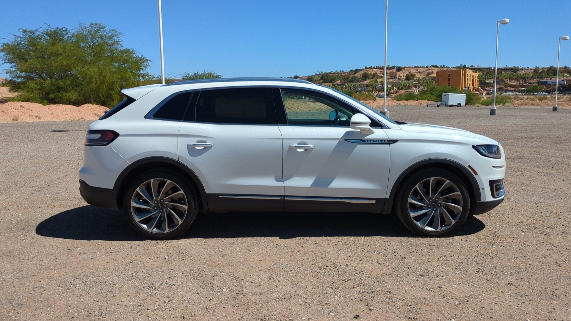 Used 2020 Lincoln Nautilus Reserve w/ Equipment Group 202A AWD/4WD image 2