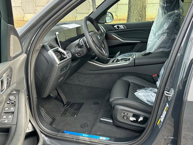 New 2026 BMW X5 xDrive50e w/ Climate Comfort Package image 4