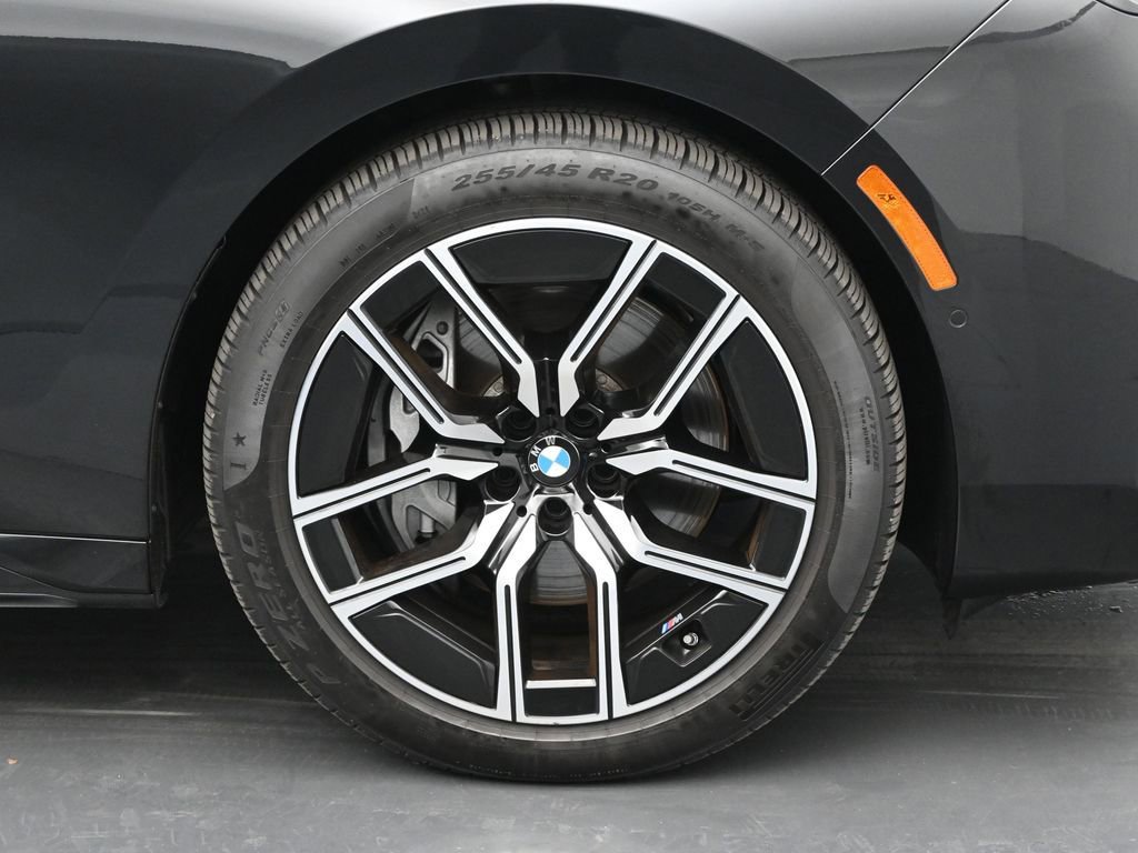 Used 2025 BMW 740i image 24