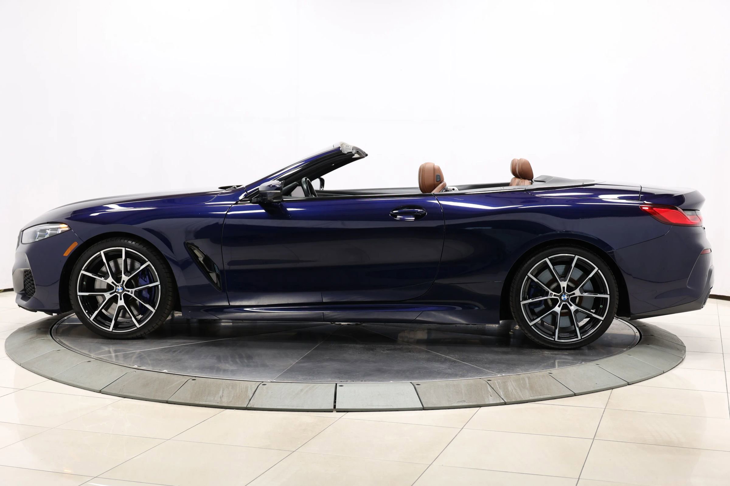 Used 2022 BMW M850i xDrive Convertible image 7