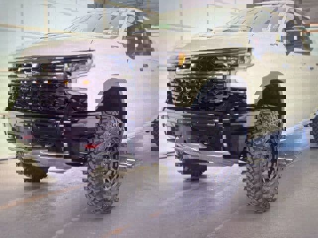 Used 2025 Chevrolet Silverado 1500 ZR2 AWD/4WD image 3