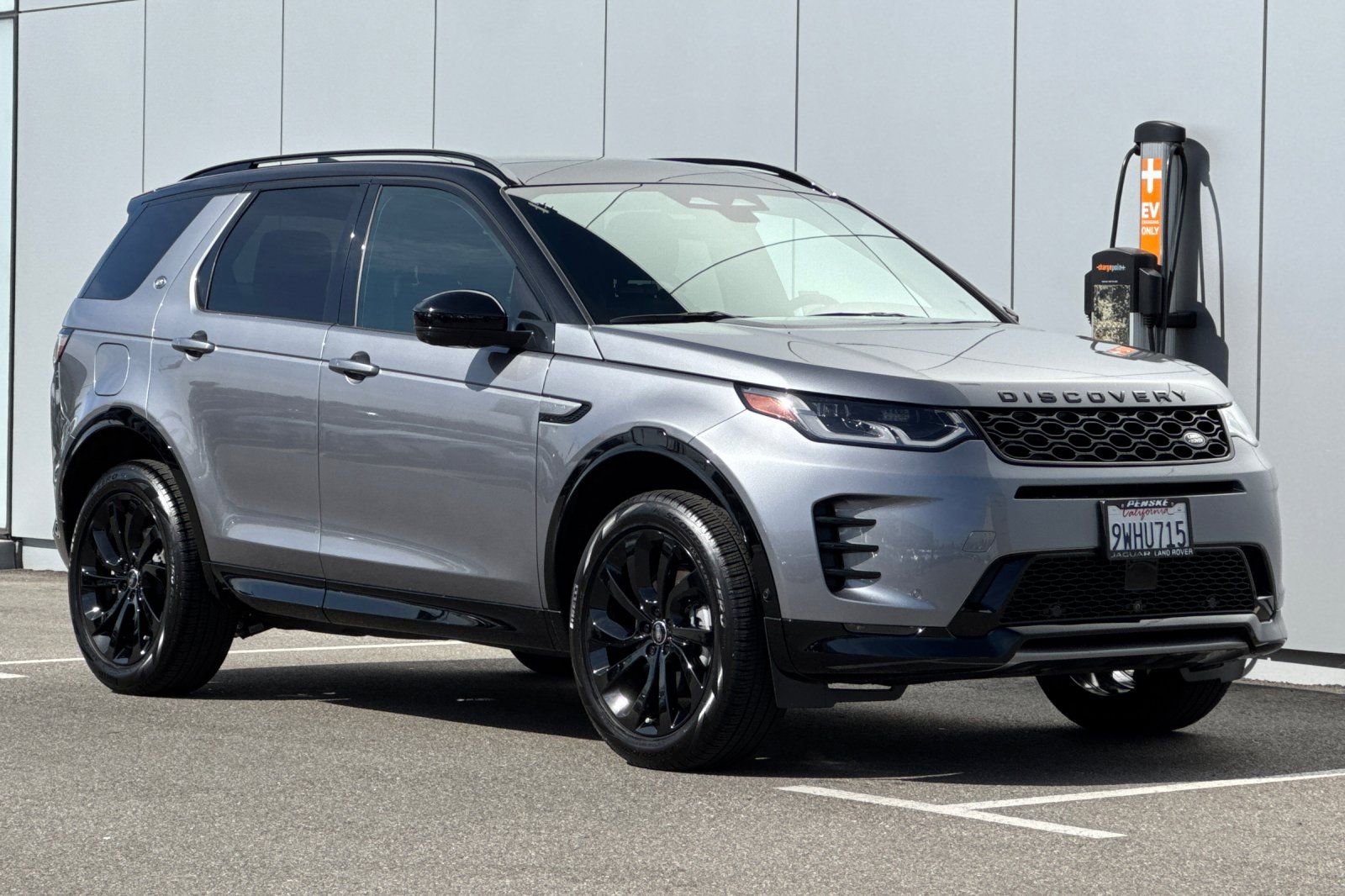 Used 2025 Land Rover Discovery Sport Dynamic SE AWD/4WD image 7