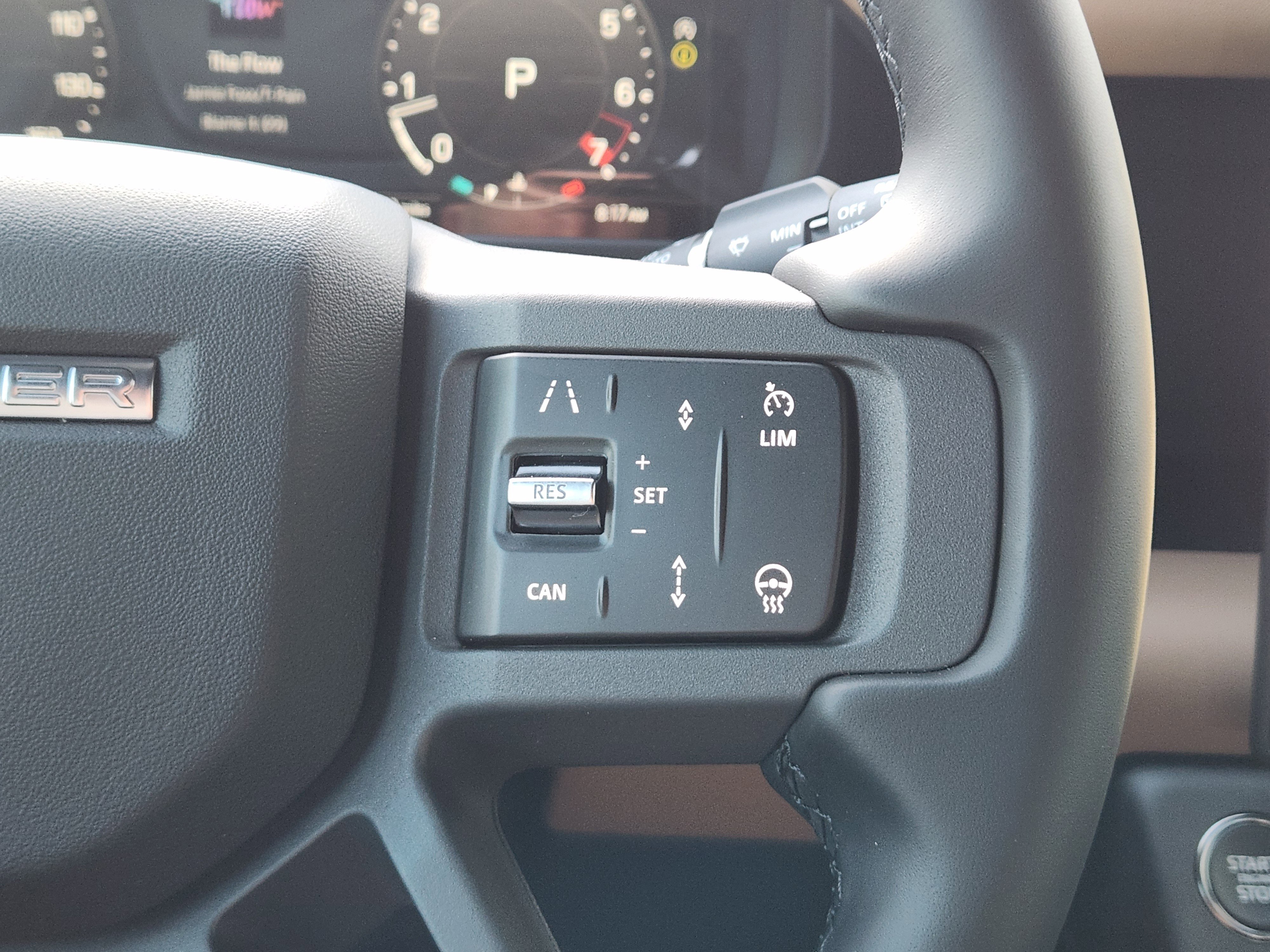 New 2026 Land Rover Defender 110 X-Dynamic SE image 29