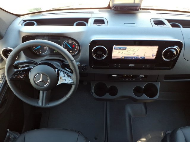New 2025 Mercedes-Benz eSprinter 170 Cargo image 4