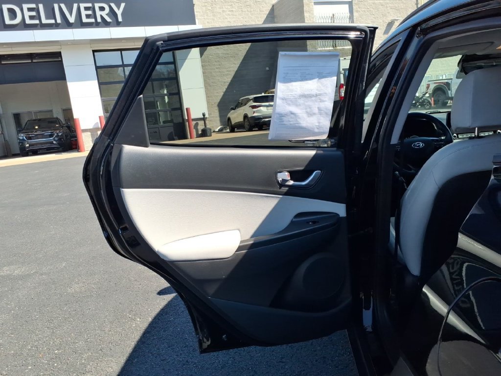 Used 2023 Hyundai Kona Limited w/ Cargo Package AWD/4WD image 15