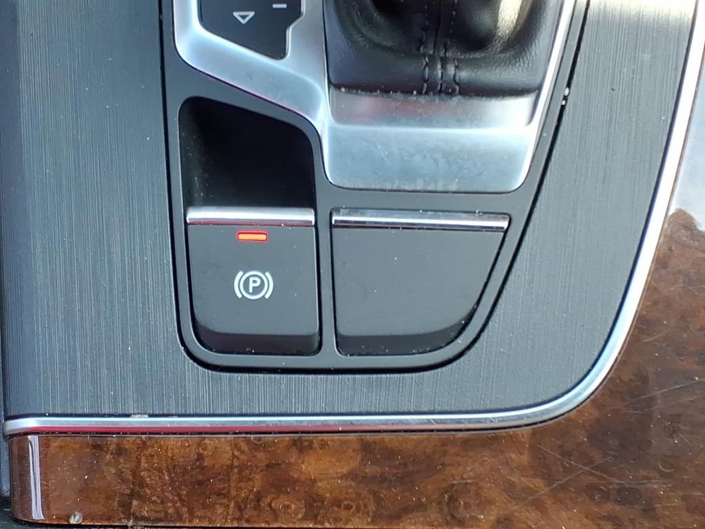 Used 2020 Audi Q5 2.0T Premium Plus AWD/4WD image 16