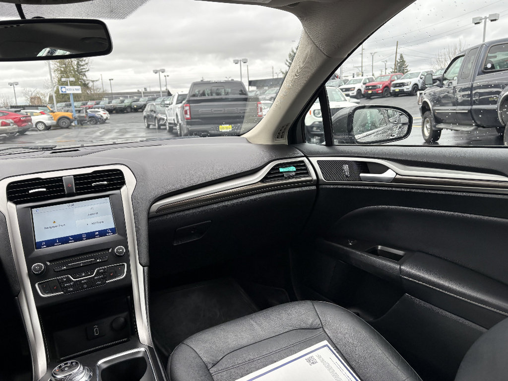 Used 2017 Ford Fusion SE w/ Equipment Group 202A image 19