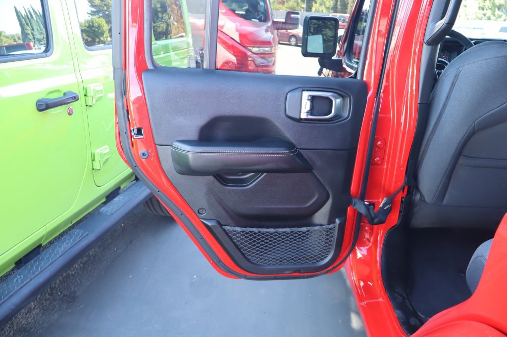 Certified 2026 Jeep Wrangler Unlimited Sahara AWD/4WD image 36