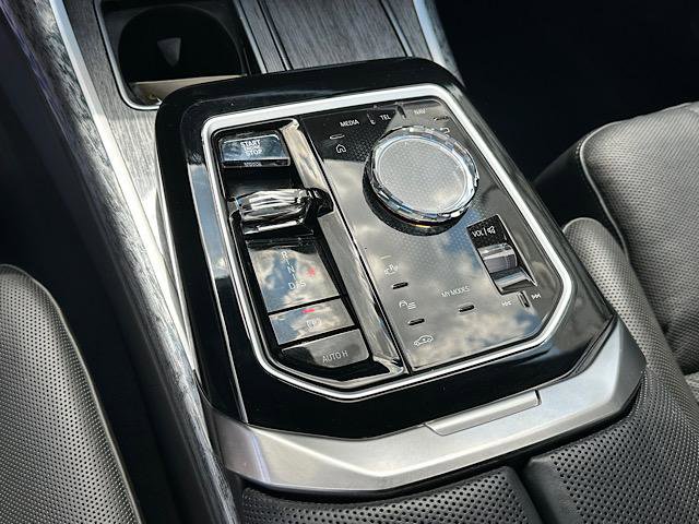 Certified 2023 BMW 760i xDrive AWD/4WD image 27