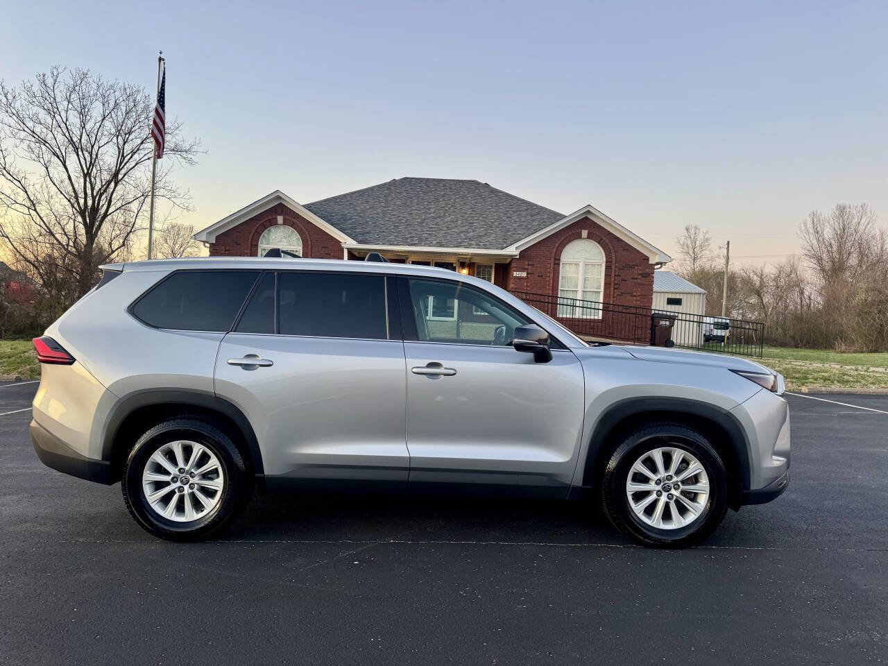 Used 2024 Toyota Grand Highlander AWD image 7