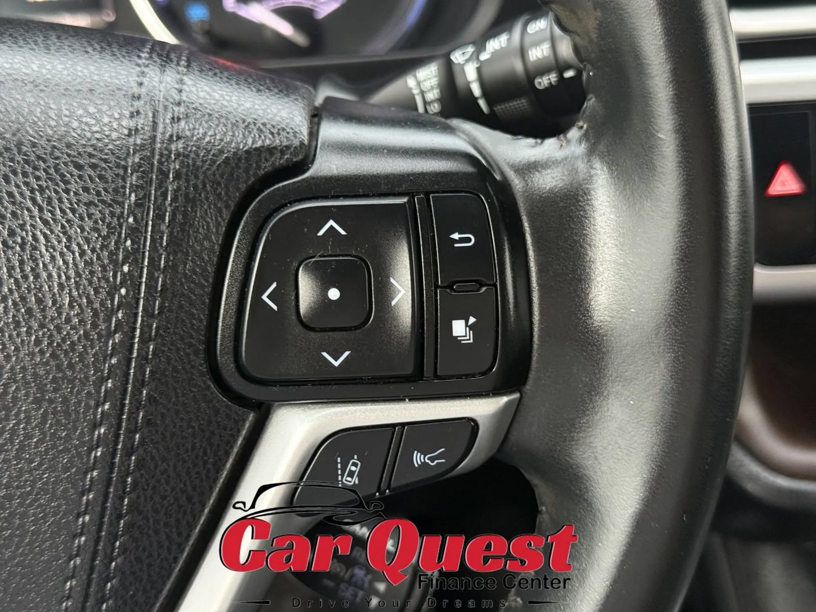 Used 2019 Toyota Highlander XLE w/ Preferred Accessory Package AWD/4WD image 35