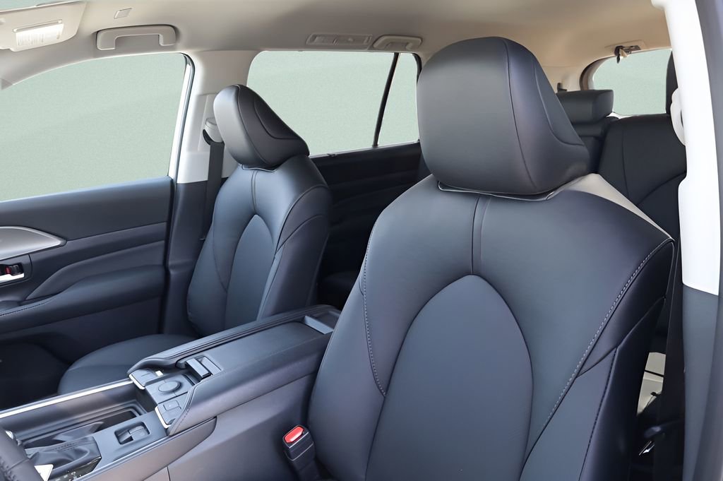 New 2026 Toyota Grand Highlander XLE image 8