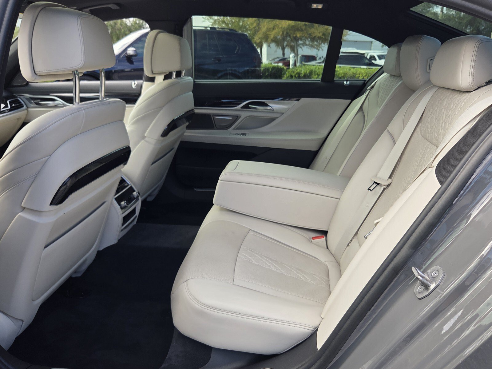 Used 2022 BMW 745e xDrive w/ M Sport Package AWD/4WD image 11