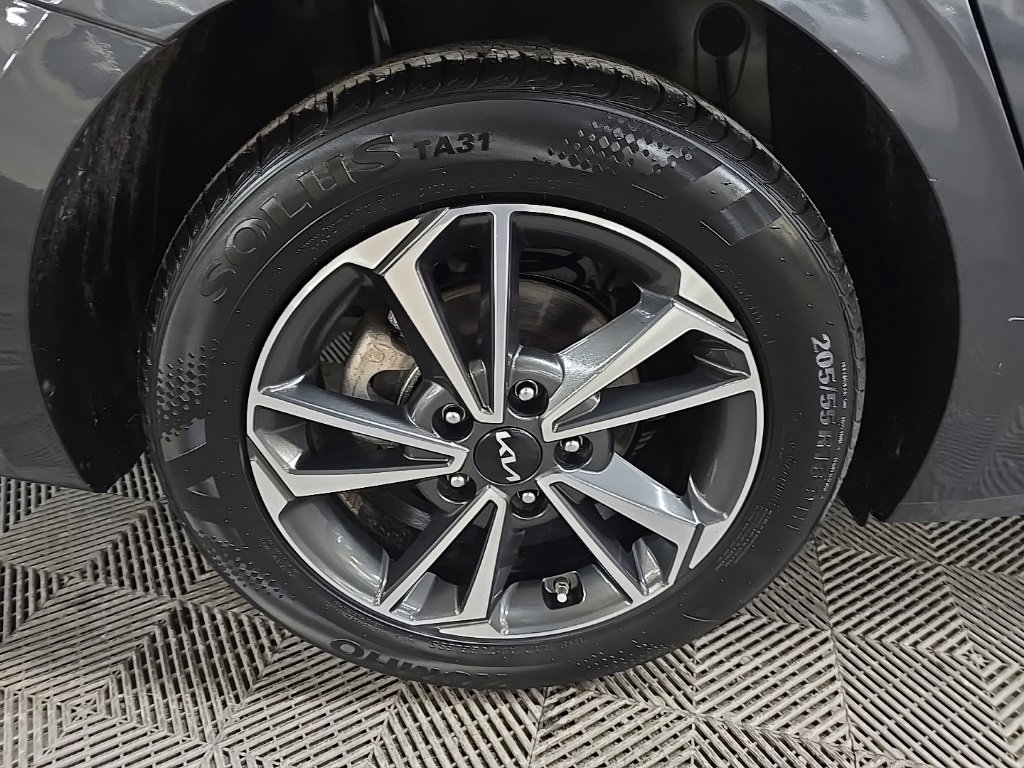 Used 2024 Kia Forte LXS image 13