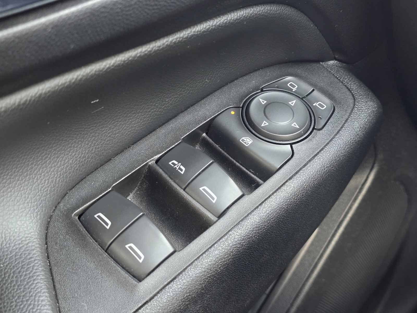 Used 2020 Chevrolet Equinox Premier image 21