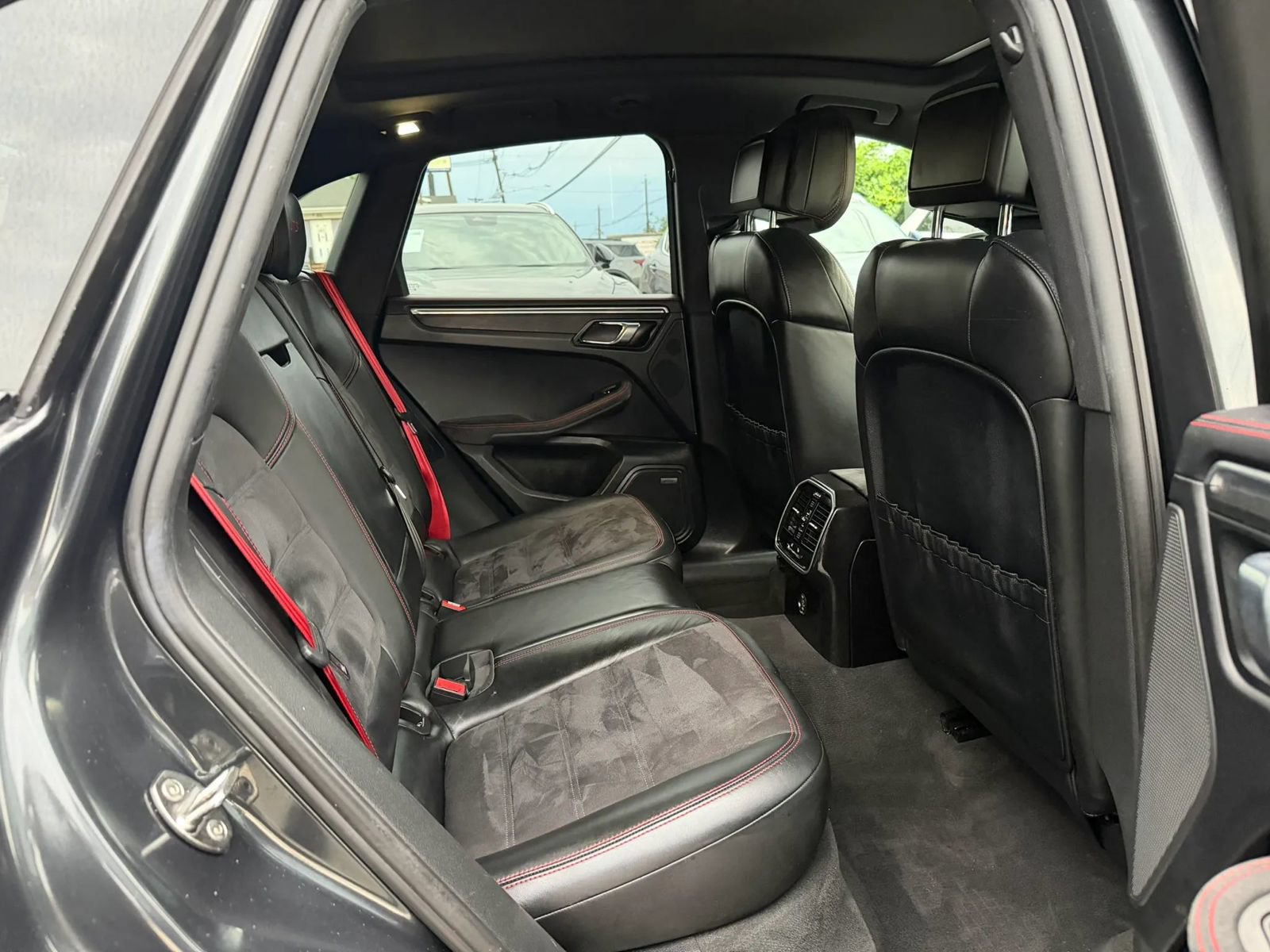 Used 2017 Porsche Macan GTS AWD/4WD image 26