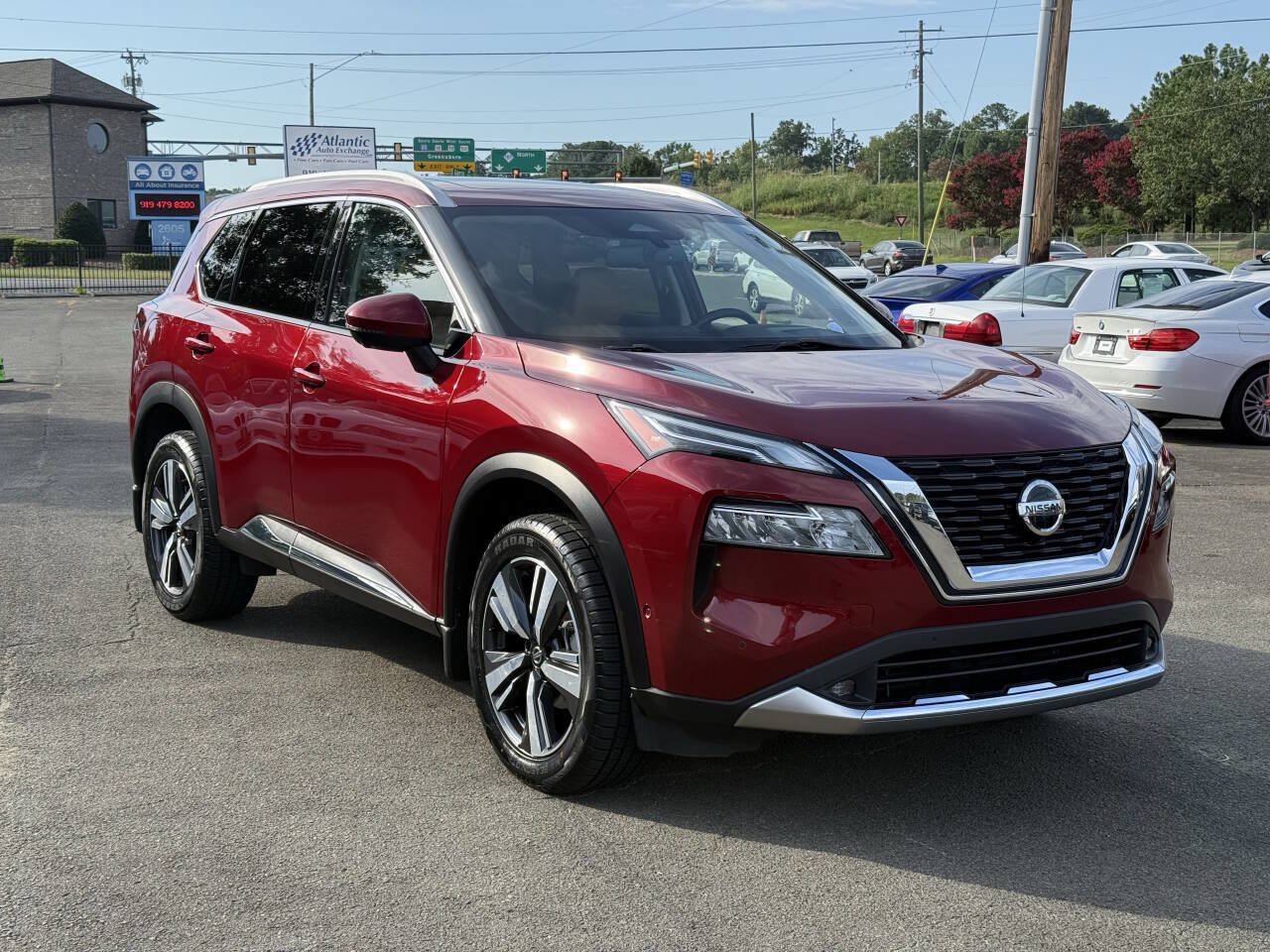 Used 2021 Nissan Rogue Platinum FWD image 2