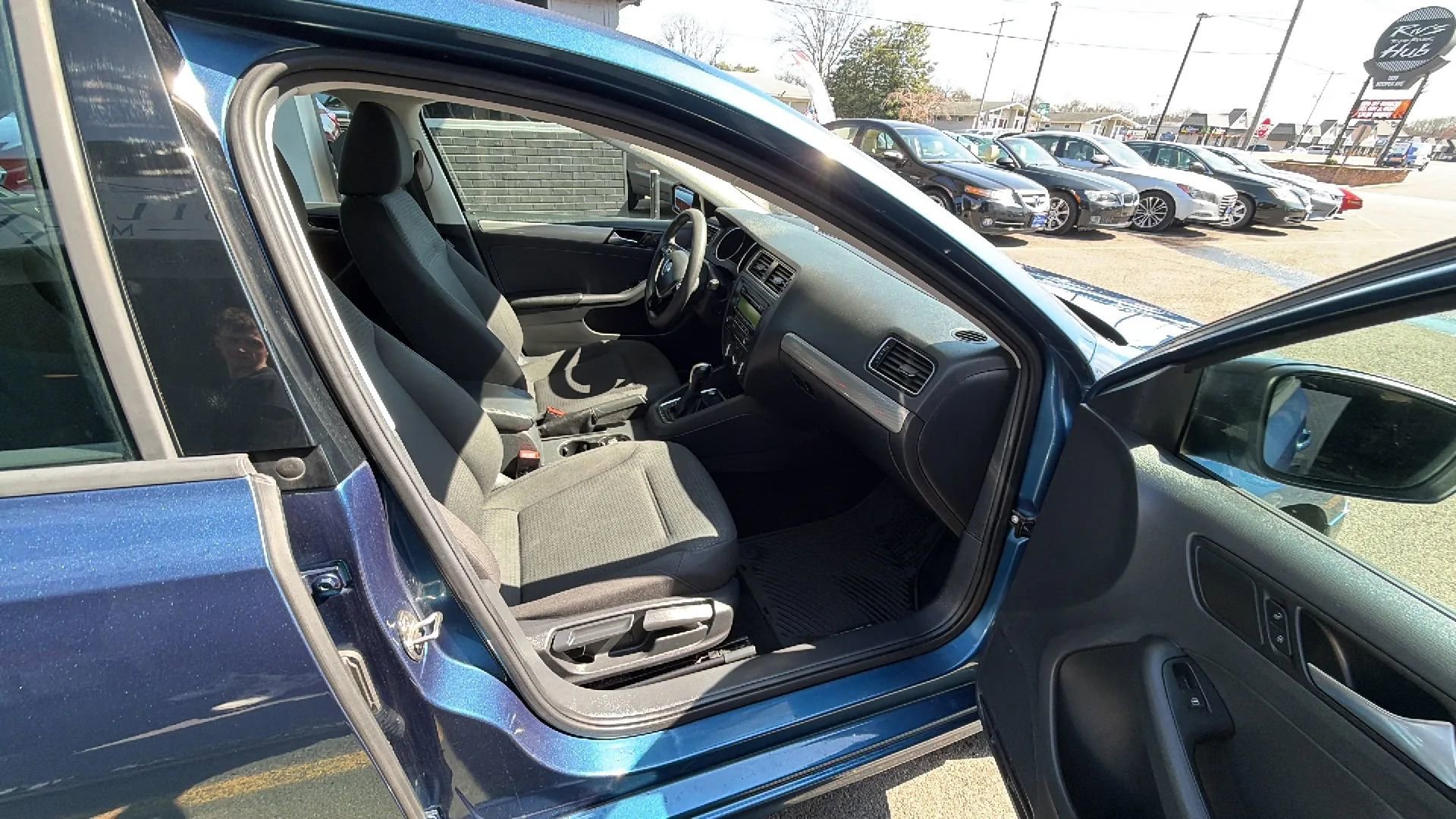 Used 2015 Volkswagen Jetta SE image 23