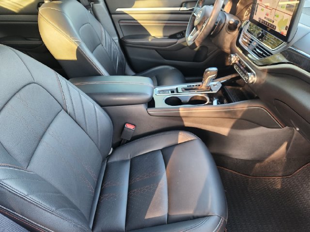 Used 2023 Nissan Altima 2.0 SR FWD image 14