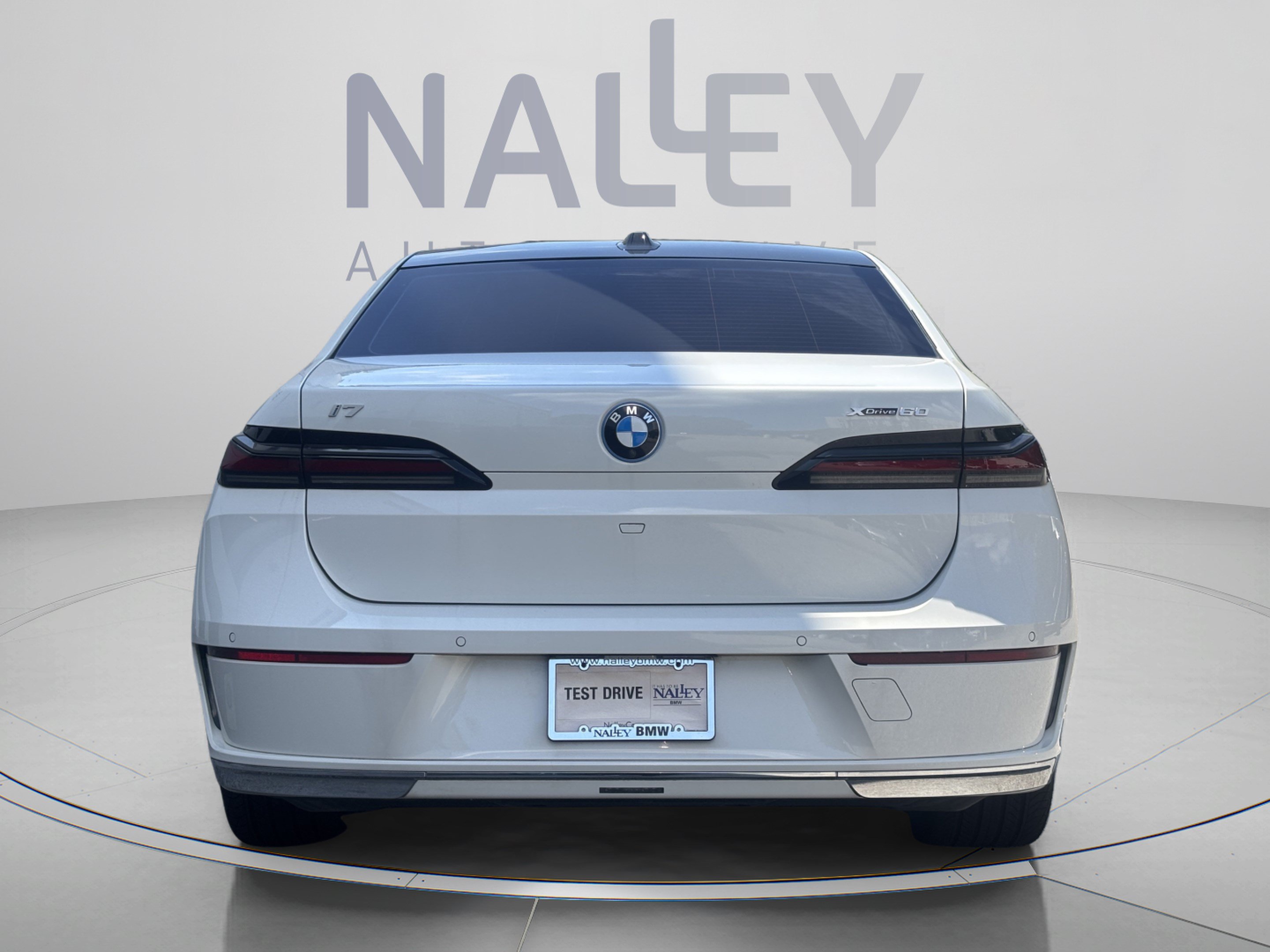 Certified 2023 BMW i7 xDrive60 AWD/4WD image 3