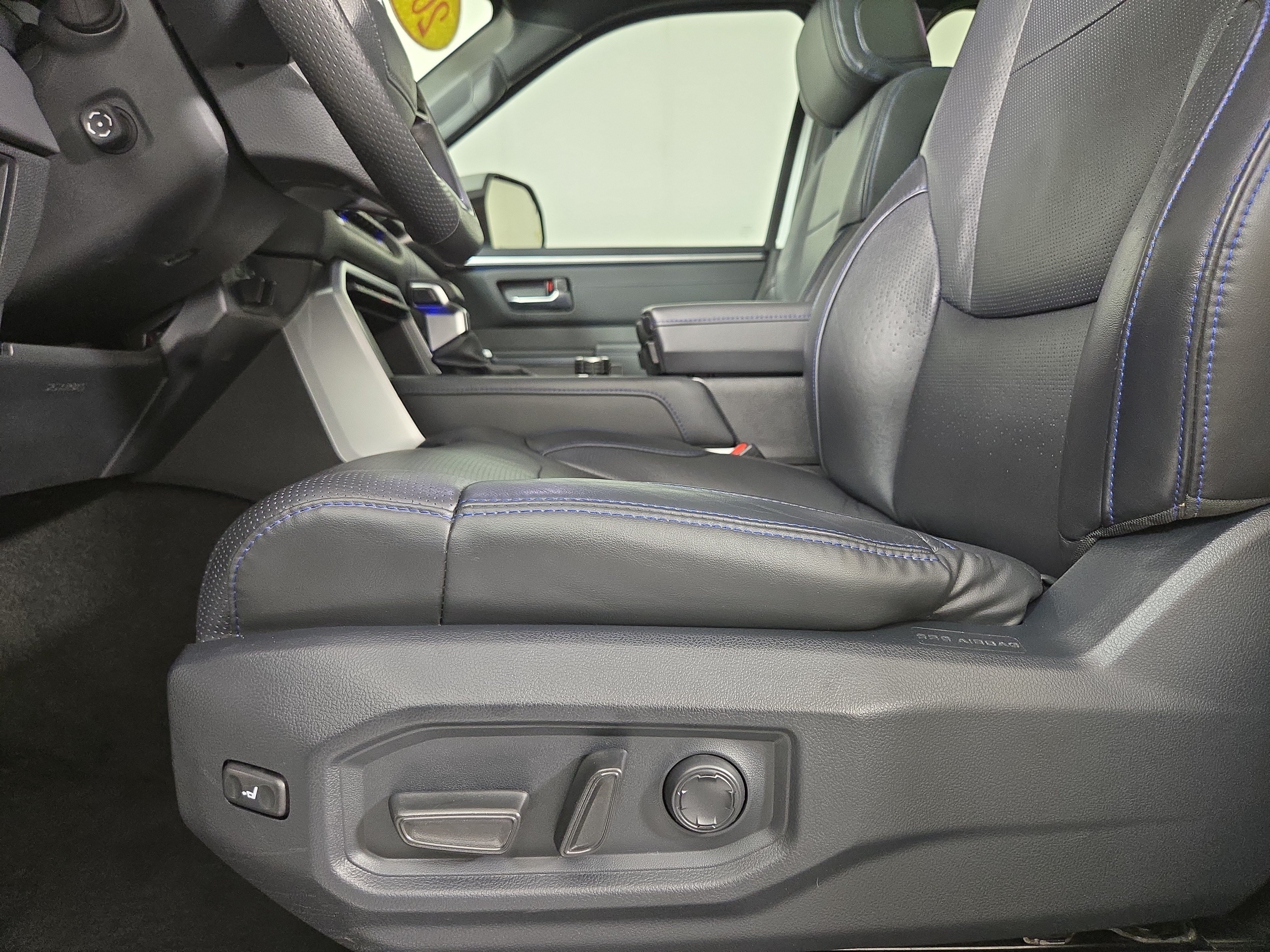 Used 2023 Toyota Sequoia Platinum AWD/4WD image 33