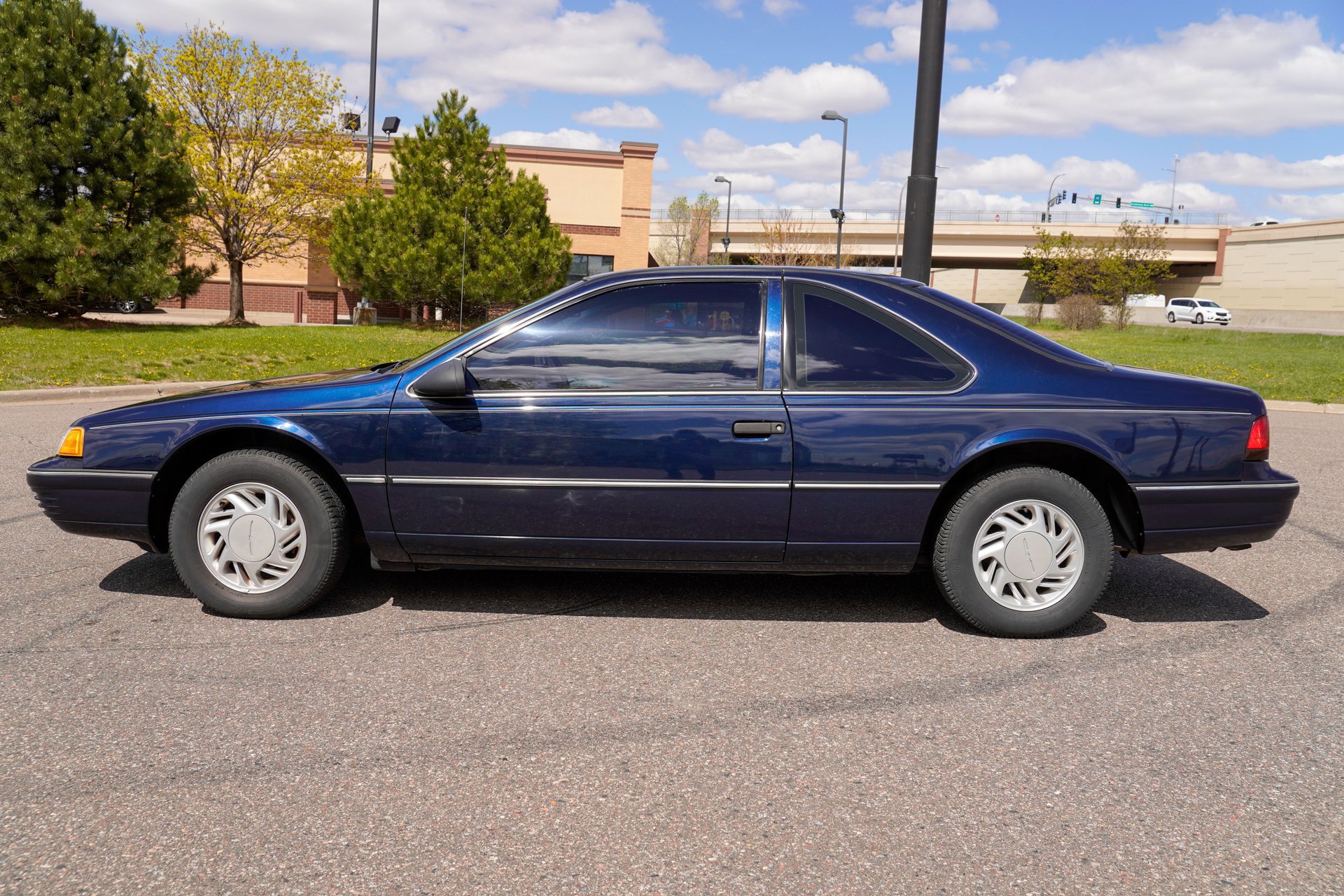 Used 1991 Ford Thunderbird RWD image 7
