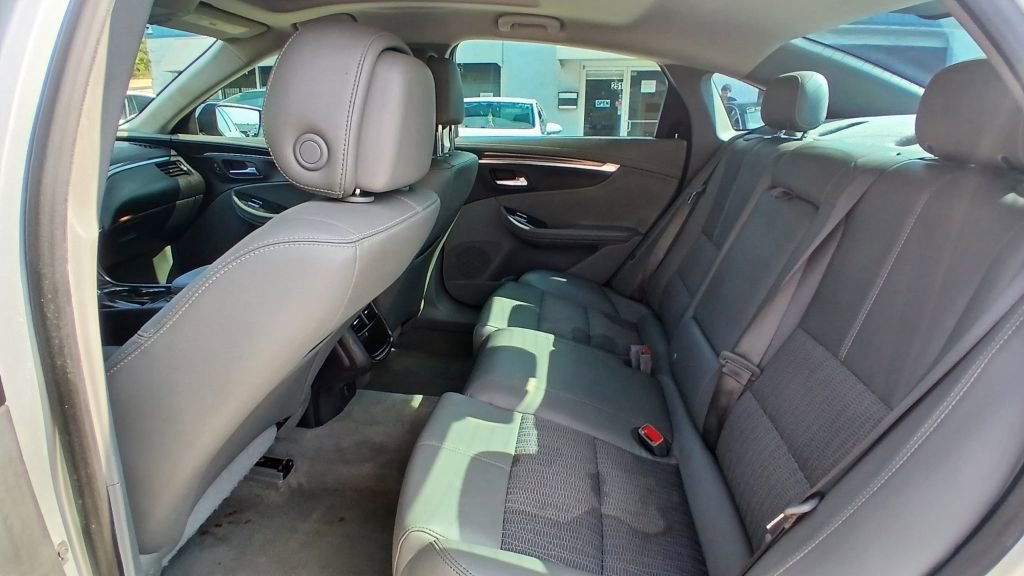 Used 2014 Chevrolet Impala LT w/ Convenience Package image 16