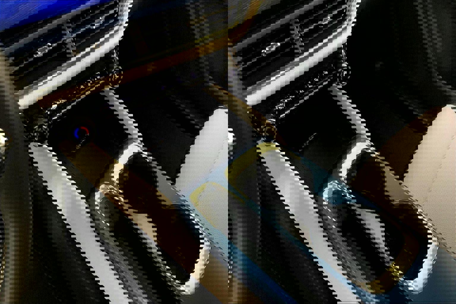 Used 2025 Chevrolet Equinox EV LT FWD image 17