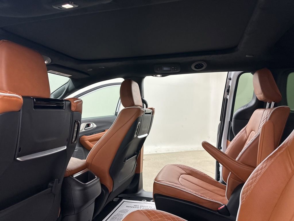 New 2026 Chrysler Pacifica Pinnacle image 25