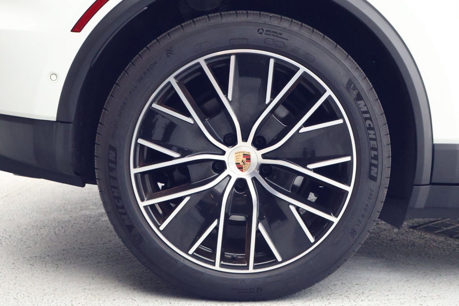 Certified 2024 Porsche Macan 4 Electric image 26