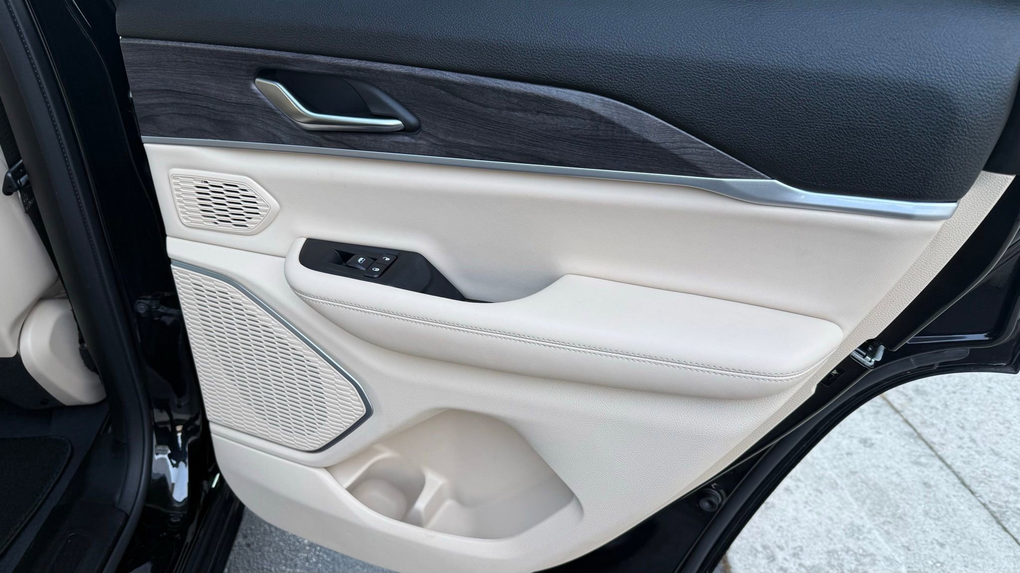 Used 2023 Jeep Grand Cherokee 4WD 4xe image 28