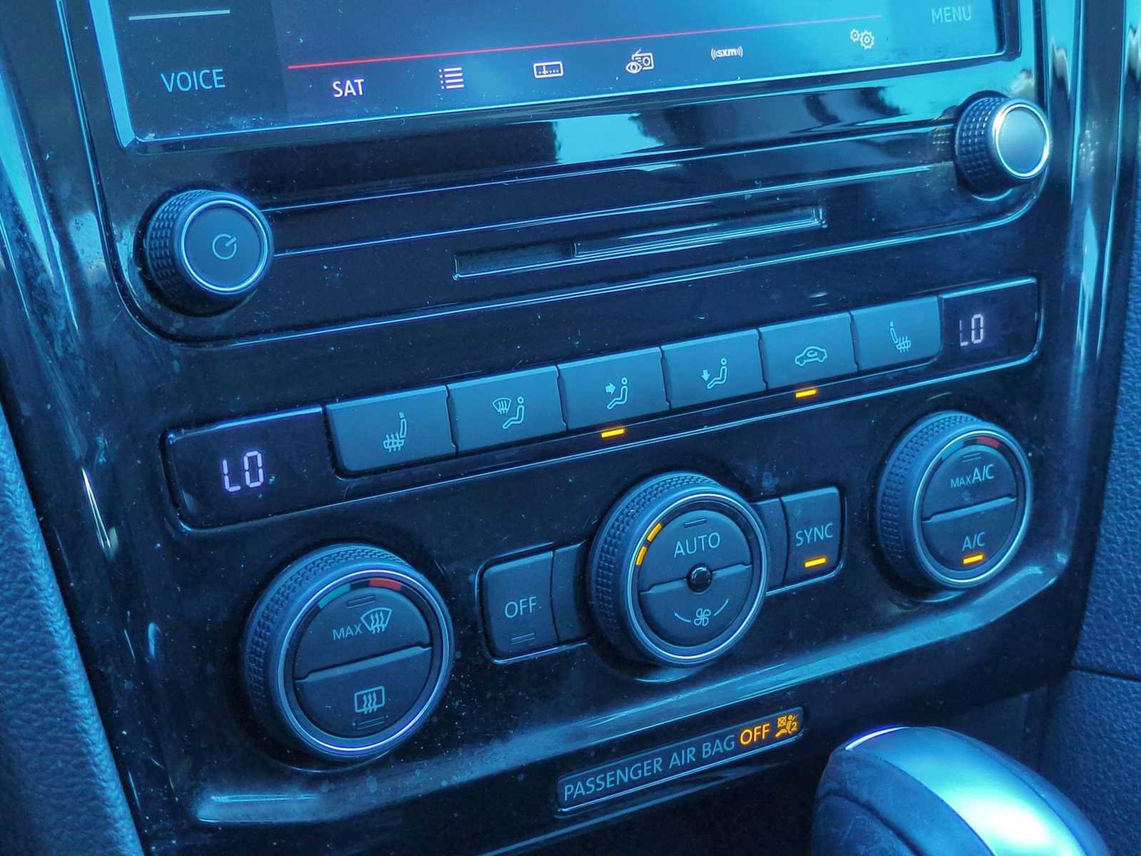 Used 2022 Volkswagen Passat 2.0T SE image 17