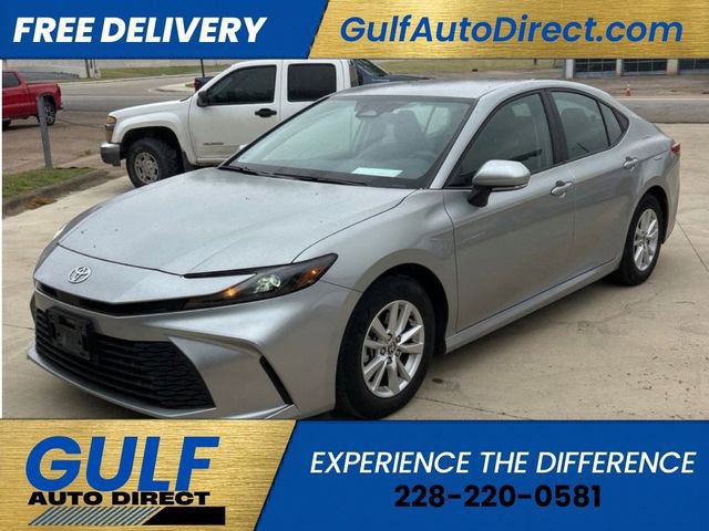 Used 2025 Toyota Camry LE image 3