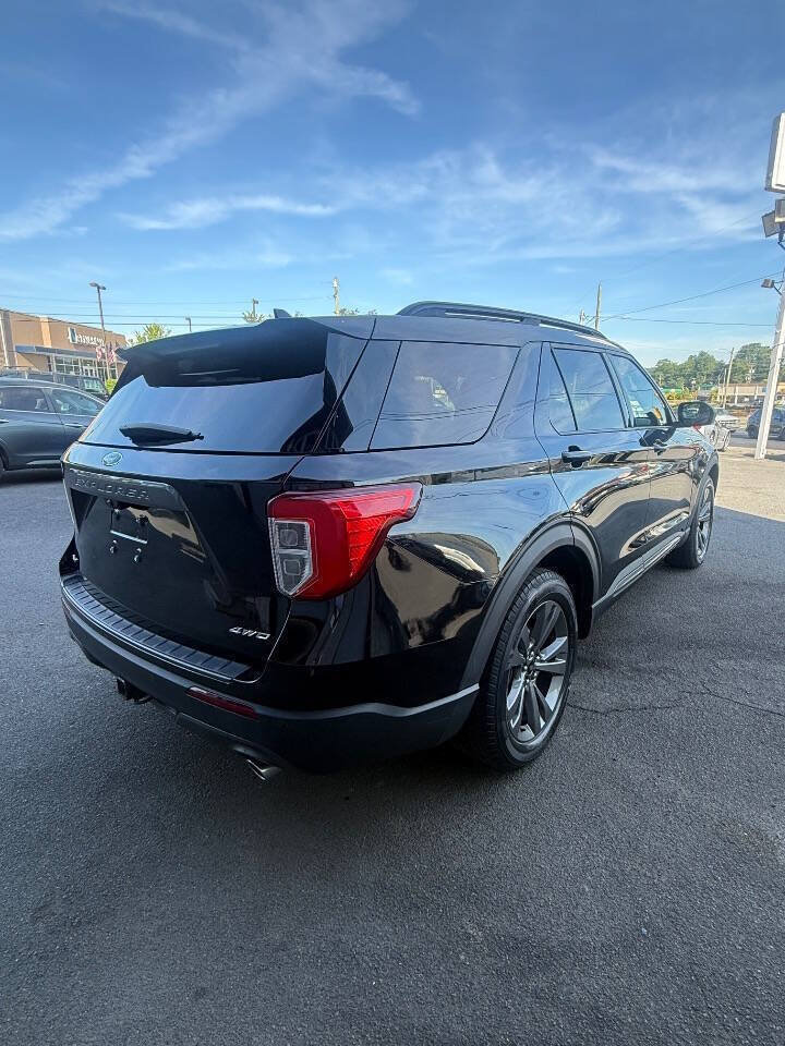 Used 2021 Ford Explorer XLT w/ Equipment Group 202A AWD/4WD image 4