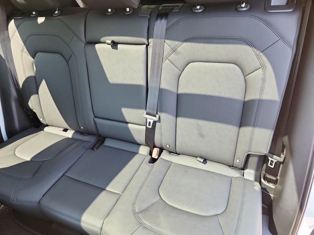 New 2026 Land Rover Defender 110 X-Dynamic SE AWD/4WD image 23