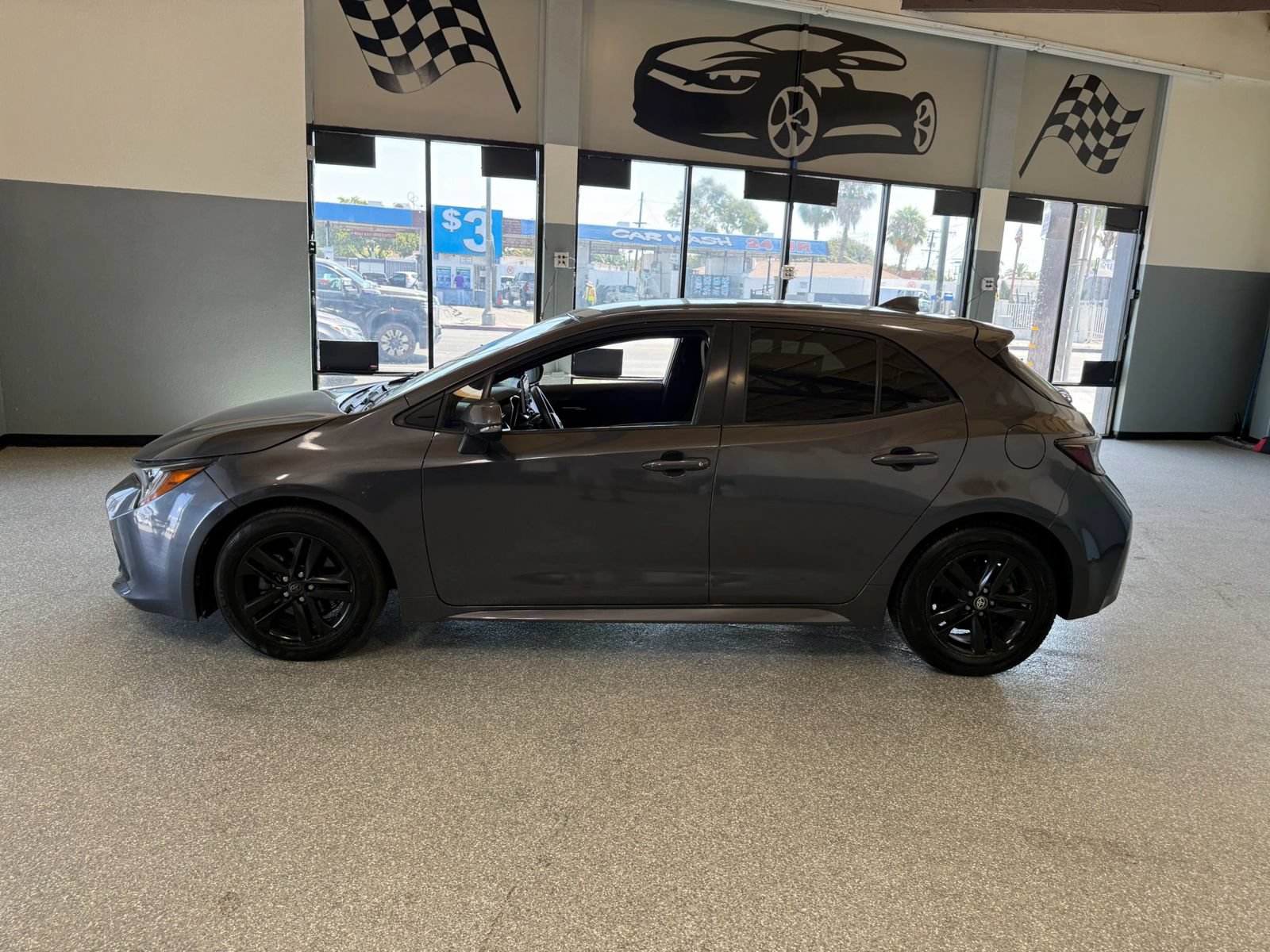 Used 2021 Toyota Corolla SE w/ Carpet Mat Package (TMS) FWD image 4