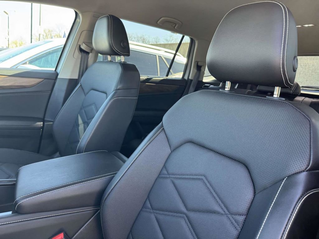 Used 2025 Volkswagen Atlas SE AWD/4WD image 25