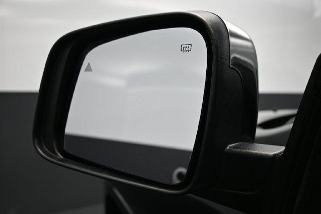 Used 2019 Jeep Grand Cherokee Altitude AWD/4WD image 4