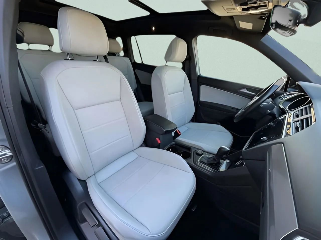 Used 2021 Volkswagen Tiguan SE R-Line w/ 3rd Row Seat Package image 18