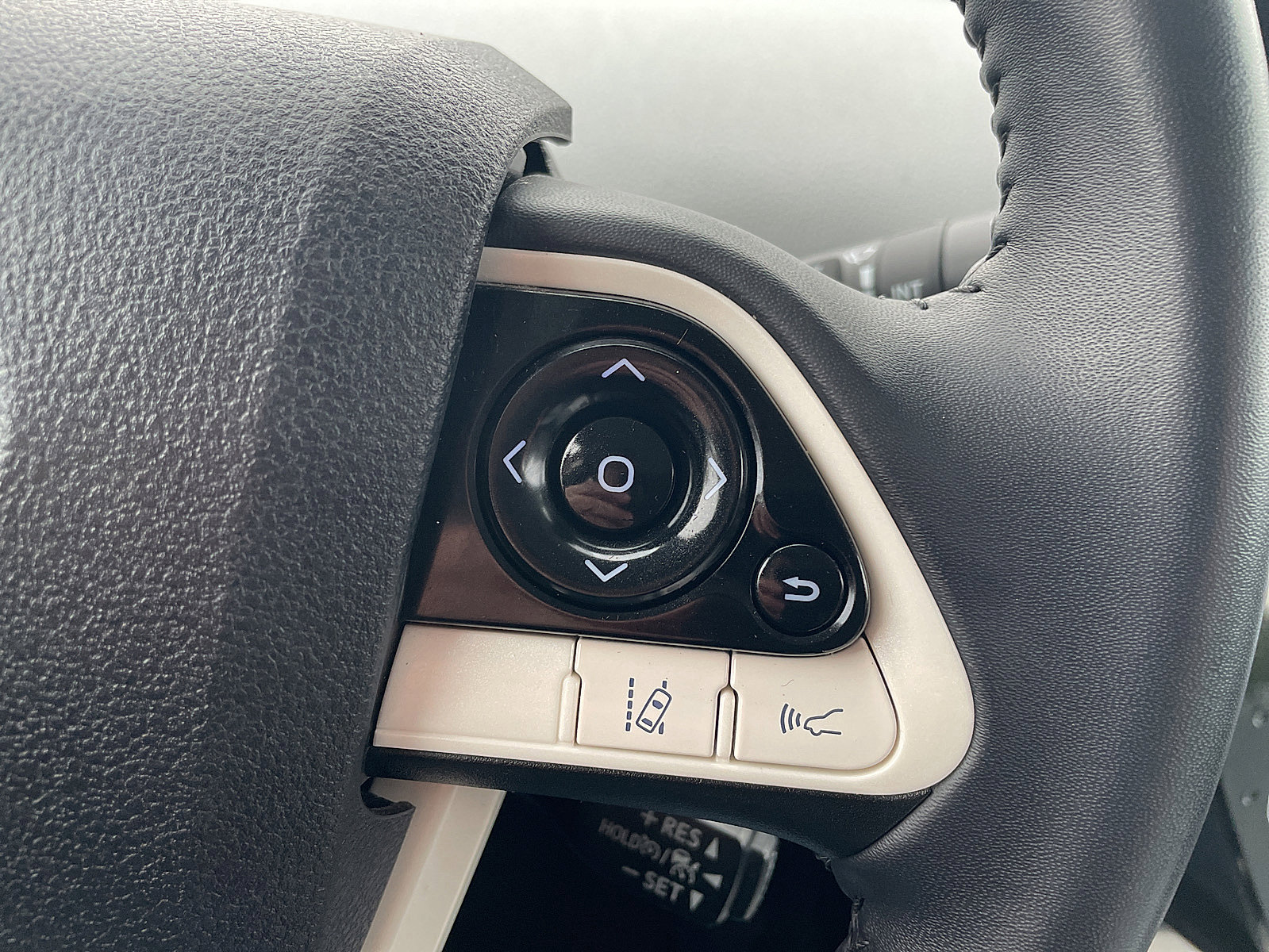 Used 2017 Toyota Prius Prime Premium image 43