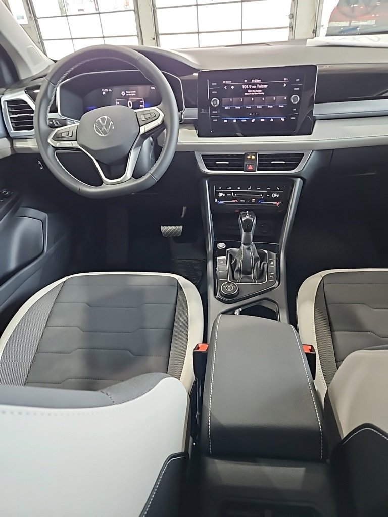 New 2026 Volkswagen Taos SE image 24