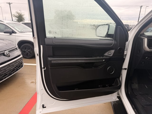 Used 2024 Ford Expedition XLT RWD image 13