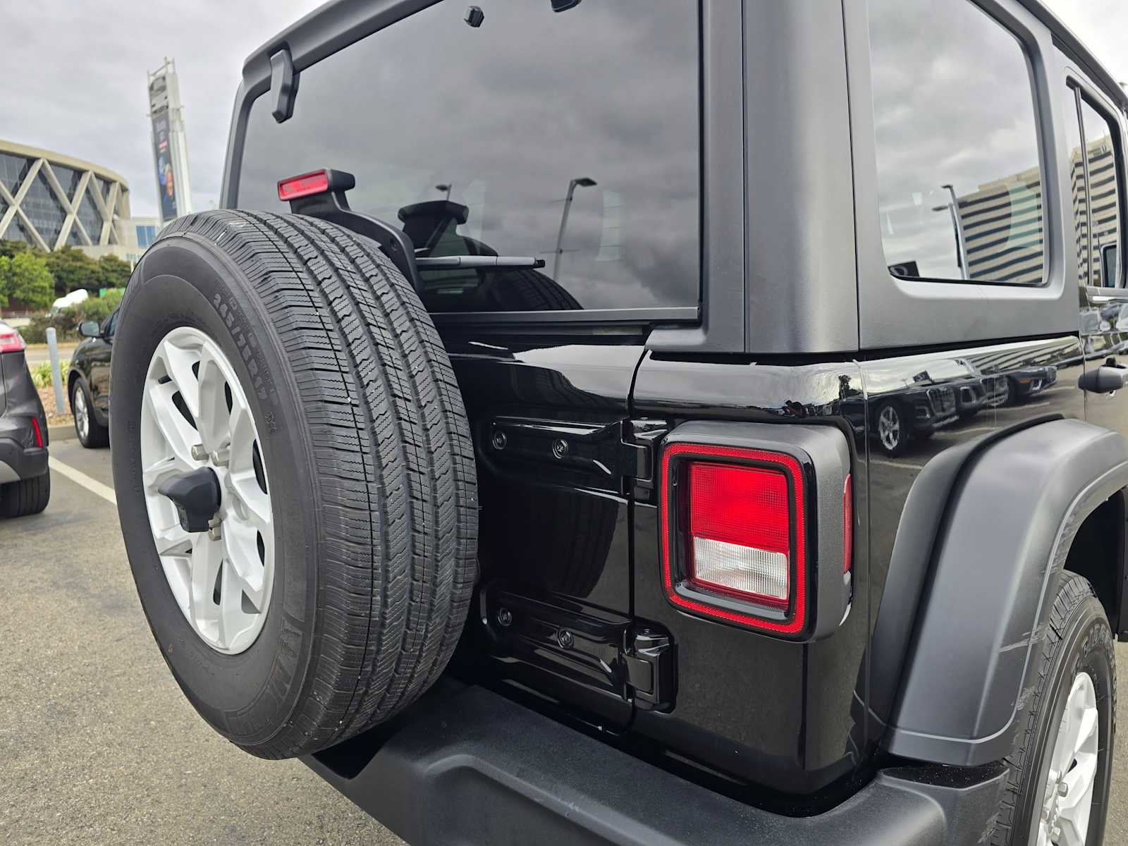 Used 2023 Jeep Wrangler Sport S image 15