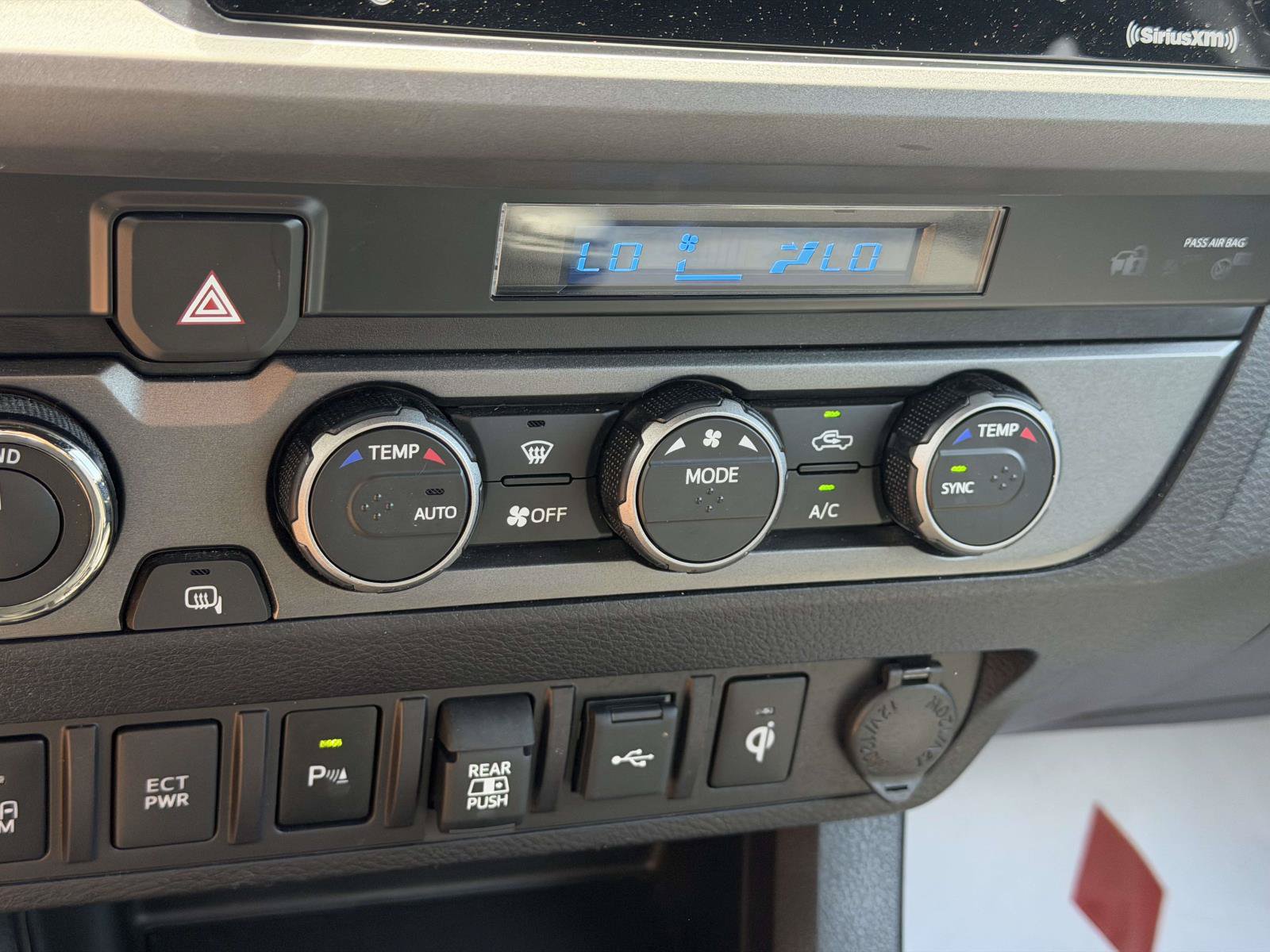 Used 2022 Toyota Tacoma TRD Off-Road w/ Technology Package AWD/4WD image 33