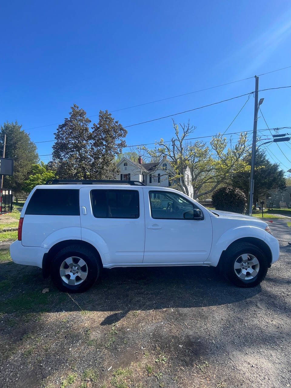 Used 2010 Nissan Pathfinder S AWD/4WD image 3